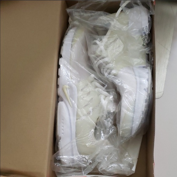 Nike Shoes - NIKE SNEAKERS